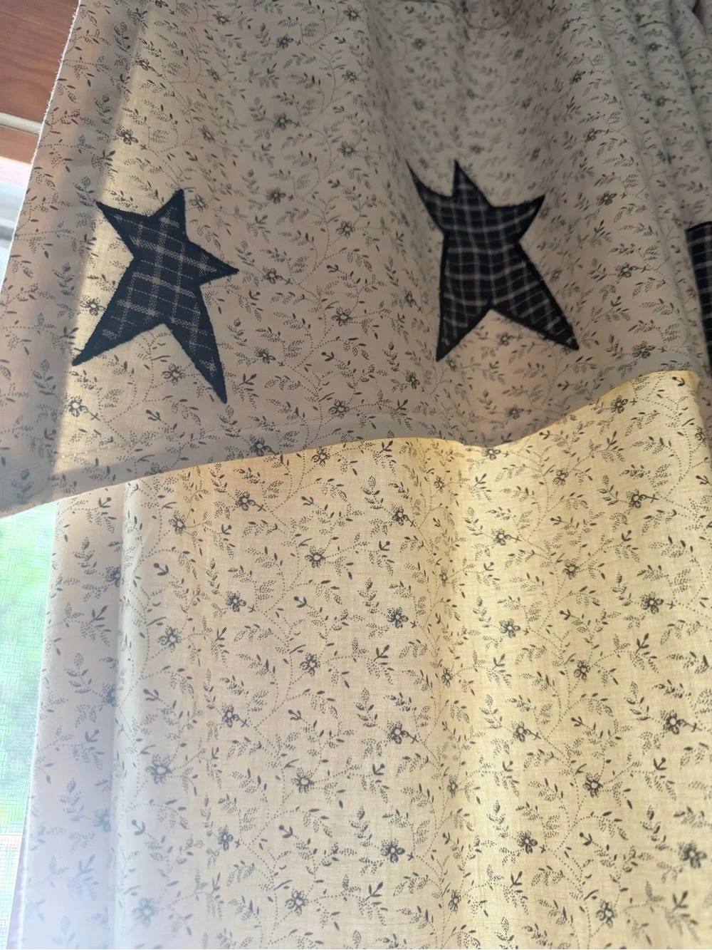 Kettle grove country curtains w/attached appliqué crow &star valance 40x84 tan